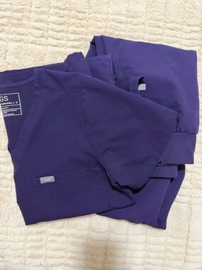 FIGS Purple Scrub set